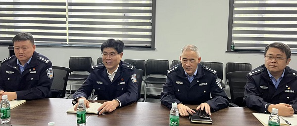菏澤市公安局政委何洪文蒞臨我公司調(diào)研指導(dǎo)工作